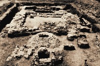 Руины церкви № 2 в В. Джулате (Татартупе). XIV в. Фотография 1959 г. из кн.: Кузнецов В. А. Раскопки аланских городов Сев. Кавказа в 1962 г. // КСИА. 1964. Т. 98. С. 109