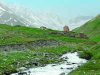 Зругское ущелье с руинами церквей XI в. и 2-й пол. XIX в. Фотография. 2010 г. Фото: Р. И. Болиев