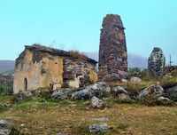 Церковь и «циртзаваны» в с. Фараската Ирафского р-на. XV в. Фотография. 2009 г. Фото: Д. В. Белецкий