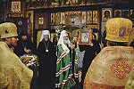 Патриарх Московский и всея Руси Кирилл во время всенощного бдения в рус. правосл. храме во имя святителей Василия Великого, Григория Богослова и Иоанна Златоуста в Париже в день праздника Введения во храм Пресв. Богородицы 3 дек. 2016 г. Фото: свящ. И. Палкин / patriarchia.ru