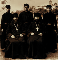 Иеромонахи Харитон (Дунаев) и Исаакий (Трофимов). Фотография. 20-е гг. XX в.