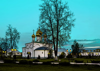 Вид Солотчинского мон-ря с собором в честь Рождества Пресв. Богородицы (XVI–XVII вв.), настоятельским корпусом (XVII в.) и кельями (XVII–ХХ вв.). Фотография. 2020 г. Фото: Марк (Головков), митр. Рязан-ский и Михайловский