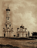 Кафедральный собор в честь Казанской иконы Божией Матери (1843–1847, архит. К. А. Тон) и колокольня (1859–1860, архит. П. Г. Воскресенский) в Ставрополе. Фотография. Нач. XX в.