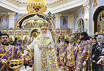Патриарх Московский и всея Руси Кирилл совершает богослужение в Успенском соборе во время визита в Ташкентскую и Узбекистанскую епархию. Фотография. 2017 г. Фото: О. Варов / patriarchia.ru