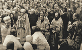 Первый пасхальный крестный ход после открытия лавры. Фотография. 21 апр.1946 г.