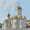 Троицкий собор (1422) и ц. прп. Никона Радонежского (1547). Вид с востока. Фотография В. А. Нестеренко. 2014 г. © Свято-Троицкая Сергиева лавра