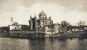 Мечеть (1908) и Ашкеназская синагога (1900–1902) в Грозном. Разрушены в 1995 г. Фототипия. Между 1908 и 1914 гг.