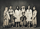 Некрещеные чуваши в национальных костюмах. Фотография. Кон. XIX в. Фотомастерская Г. Ф. Локке (ГИМ). Фото: © «Исторический музей»