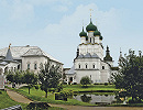 Красная палата и надвратная церковь во имя ап. Иоанна Богослова (1683) Ростовского архиерейского дома. Фотография. 2019 г. Фото: А. С. Зверев