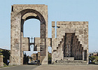 Ворота свт. Георгия Просветителя. 2001 г. Фотография. 2015 г. Фото: Vahag851 / Wikimedia Commons