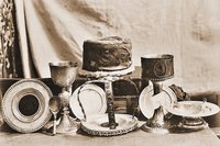 Митра и богослужебные сосуды, к-рыми, по преданию, пользовался прп. Ефрем. Фотография 1901 г. (ТГОМ)