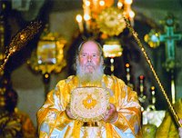 Великий вход. Божественную литургию совершает Патриарх Московский и всея Руси Алексий II. Фотография. 2006 г.