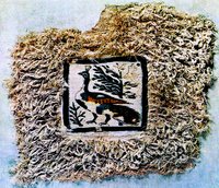 Фрагмент ткани с изображением павлина. V - VI вв. (Гос. музеи Берлина)