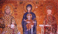 Богородица с Младенцем и предстоящими имп. Иоанном II Комнином и имп. Ириной. Мозаика собора Св. Софии в Константинополе. 1118 г.