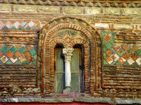 Фрагмент внешнего декора церкви св. Василия в Ефире близ Арты. IX или X в.