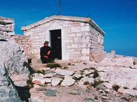 Церковь в честь Преображения Господня на вершине горы Афон. Фотография. Кон. ХХ в.